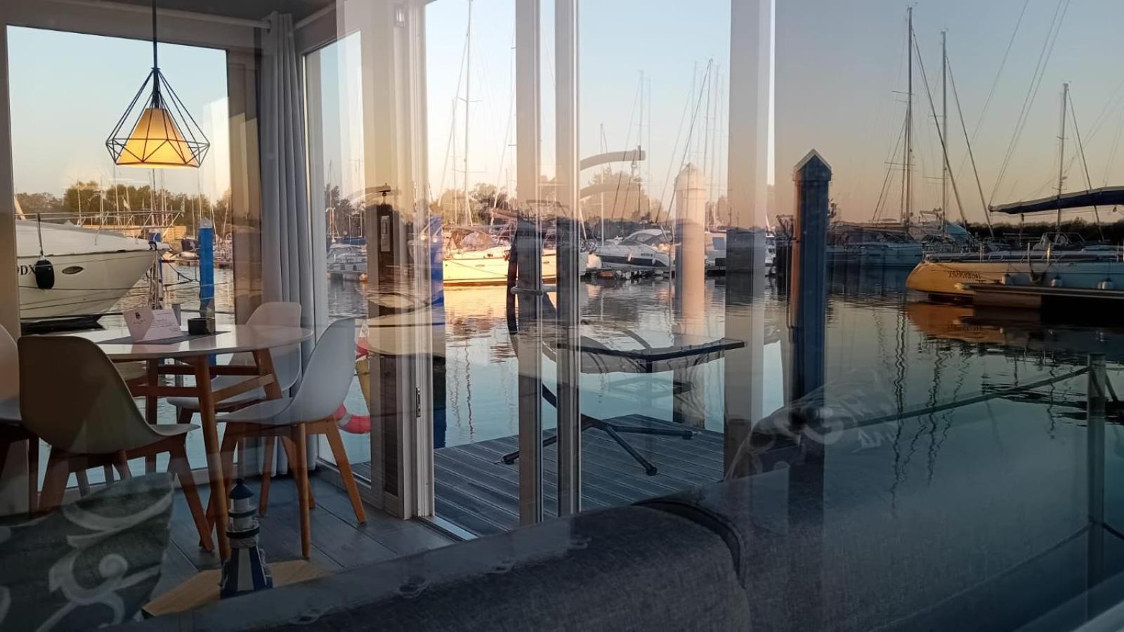 Marina Degli Estensi Floating Resort Llido Degli Estensi Exterior foto